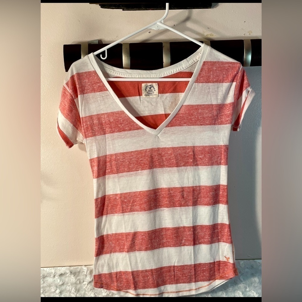 Never Worn American Eagle Outfitters Faded Shell Casual Short Sleeved Tee SizeXS